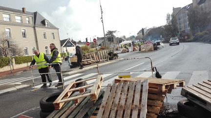 Des gilets jaunes à Sablé-sur-Sarthe (illustration). (RUDDY GUILMIN / FRANCE-BLEU MAINE)