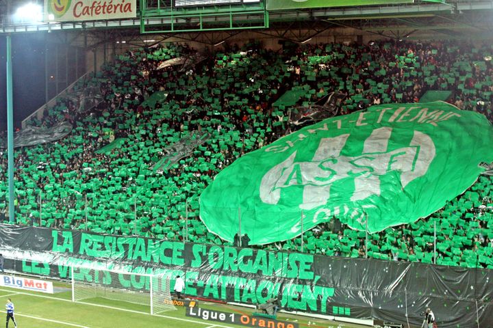 Une banderole d&eacute;ploy&eacute;e lors d'un derby Saint-Etienne-Lyon en janvier 2008. (Richard Mouillaud / MAXPPP)