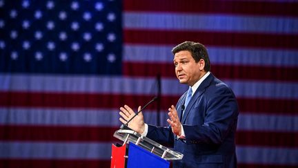 Le gouverneur de Floride et candidat républicain à la présidentielle de 2024, Ron DeSantis, à Orlando en Floride, le 24 février 2022. (CHANDAN KHANNA / AFP)