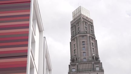 L'intérieur de la Tour Perret ne se visite plus depuis le milieu des années 1970 mais l'office du tourisme propose de découvrir les détails de son architecture avec ses guides-conférenciers. (France 3 Picardie)