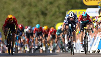 L'arrivée de la 18e étape du Tour de France, à Bourg-en-Bresse, le 20 juillet 2023. (THOMAS SAMSON / AFP)