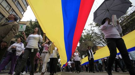 Des Colombiens manifestent le 6 d&eacute;cembre 2011 pour protester contre les enl&egrave;vements &agrave; Bogota (Colombie). (FERNANDO VERGARA / AP / SIPA)