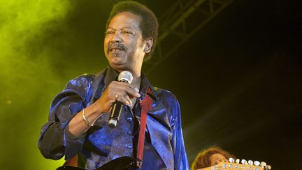 Le chanteur José Sébéloué en concert à Saint-Louis (Haut-Rhin), en 2012. (VINCENT VOEGTLIN / MAXPPP)