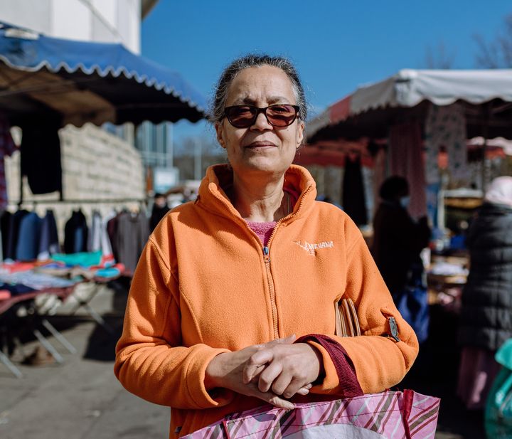 Thérèse Jean-Louis&nbsp;pose à Garges-lès-Gonesse (Val-d'Oise), le 23 mars 2022. (PIERRE MOREL / FRANCEINFO)