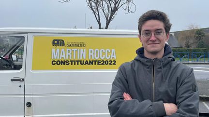 Martin Rocca, 22 ans, candidat à l'élection présidentielle de 2022 (à Binic, en Bretagne). (MANON MELLA / FRANCEINFO)