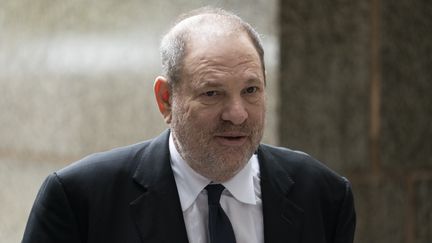 L'ancien producteur de cinéma Harvey Weinstein arrive à la Cour suprême de l'Etat de New York, le 26 avril 2019, pour une audition. (DON EMMERT / AFP)