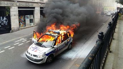 &nbsp; (La voiture de police incendiée le 18 mai en marge d'une manifestation contre la loi Travail © maxPPP)