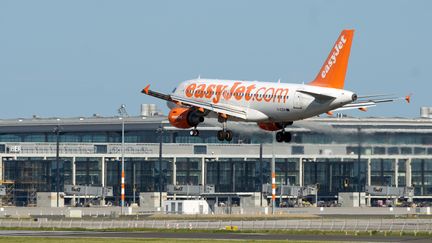 Selon la direction, 25% de l'effectif des pilotes d'easyJet s'est d&eacute;clar&eacute; gr&eacute;viste le 15 ao&ucirc;t 2012. (JOHANNES EISELE / AFP)