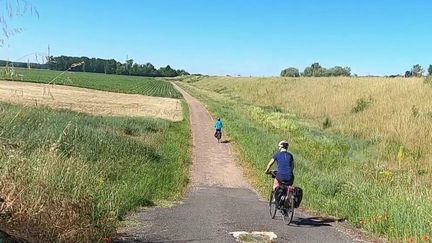 Pour les amoureux des grands espaces et de la nature, pourquoi ne pas sillonner les routes de France à vélo ? De quoi vivre un dépaysement total. (CAPTURE D'ÉCRAN FRANCE 2)