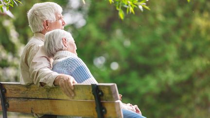 Les femmes vivent plus longtemps que les hommes, mais pas en bonne santé