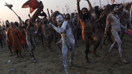 Des millions de p&eacute;lerins se sont rassembl&eacute;s sur le bord du Sangam, lieu de p&eacute;lerinage &agrave; la confluence du Yamuna, du Ganges et du Saraswati, &agrave; Allahabad, le 10 f&eacute;vrier 2013. (ADNAN ABIDI / REUTERS )