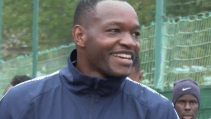 Steve Mandanda a annoncé samedi 14 janvier l'arrêt de sa carrière internationale. Malgré son statut de remplaçant d'Hugo Lloris, il laisse l'image d'un cadre du vestiaire, qui aura été de la victoire française à la Coupe du monde 2018. (franceinfo)