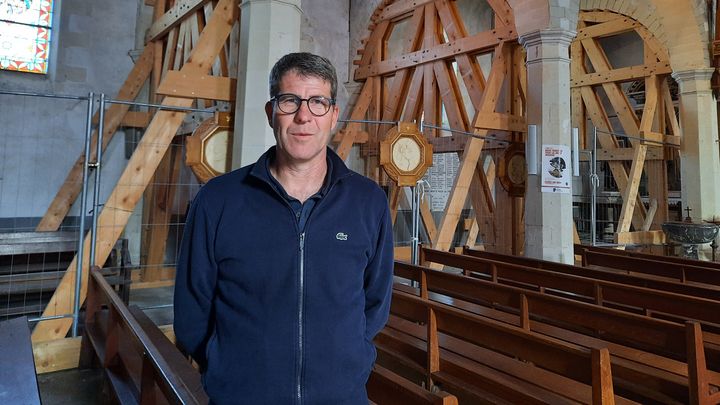 Gaëtan Chauviré, un des fondateurs de l'association Maumussonais d'ici et d'ailleurs qui collecte des fonds pour restaurer l'église (ANNE CHEPEAU / RADIO FRANCE)