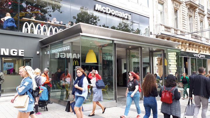 Le restaurant McDonald's des Champs-Élysées. (BENJAMIN ILLY / RADIOFRANCE)