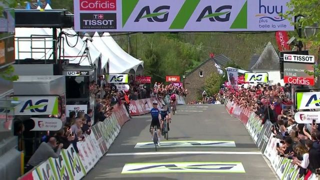 Magnifique victoire pour Marta Cavalli au sommet du mur du Huy ! L'Italienne de la formation FDJ Nouvelle-Aquitaine Futuroscope a parfaitement géré son ascension pour venir sauter Annemiek Van Vleuten dans les 200 derniers mètres. Cavalli réalise un beau doublé après sa victoire sur l'Amstel Gold Race.