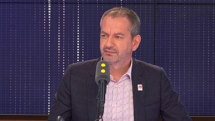 Pascal Pavageau, le secrétaire général de Force ouvrière, dénonce sur franceinfo la "radicalité" du gouvernement. (FRANCEINFO)