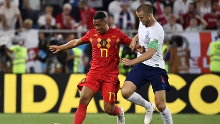 Youri Tielemans&nbsp;et&nbsp;Eric Dier lors du match Belgique-Angleterre, à la Coupe du monde, le 28 juin 2018. (DIRK WAEM / BELGA MAG)