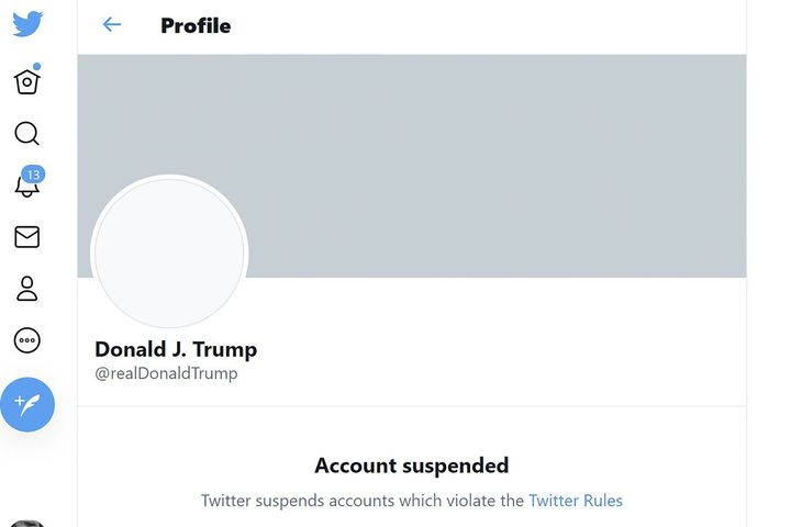 Le compte Twitter personnel de Donald Trump suspendu par l'entreprise, le 8 janvier 2021. (ERIC BARADAT / TWITTER / AFP)