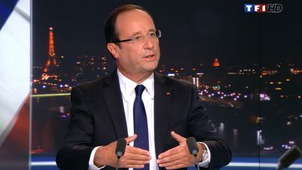 Fran&ccedil;ois Hollande sur le plateau du journal de 20 heures de TF1, le 9 septembre 2012. (TF1 / AFP)