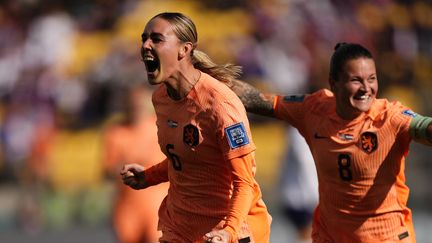 La Néerlandaise Jill Roord célèbre son but face aux Etats-Unis, le 27 juillet 2023 à Wellington (Nouvelle-Zélande), lors de la phase de groupes de la Coupe du monde. (JOSE BRETON / AFP)