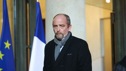 Le secrétaire général du syndicat Unité-SGP Police-FO Yves Lefebvre à l'Elysée, à Paris, le 26 octobre 2016. (MAXPPP)