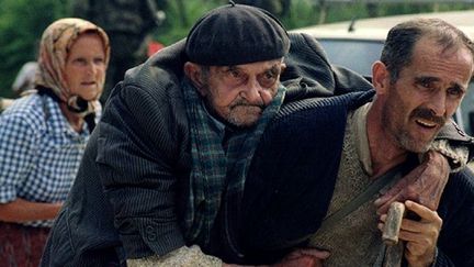 Des musulmans bosniaques se dirigeant vers le village de Kladanj, le 12 juillet 1995. (Reuters / STR New)