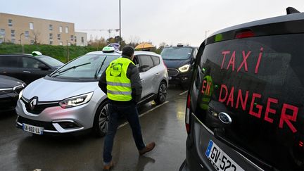 Transports sanitaires : des taxis d'Auvergne-Rhône-Alpes vont bloquer lundi l'accès à Lyon et à ses hôpitaux