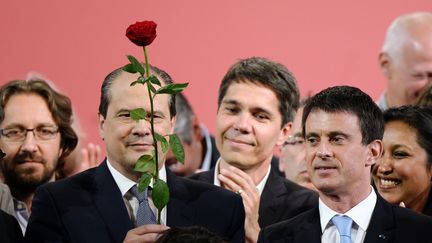 Le premier secr&eacute;taire du Parti socialiste, Jean-Christophe Cambad&eacute;lis, et le Premier ministre, Manuel Valls, au congr&egrave;s du PS &agrave; Poitiers (Vienne), le 7 juin 2015. (JEAN PIERRE MULLER / AFP)