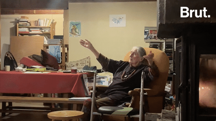 “Ça fait 70 ans que j’enseigne la danse. J'ai toujours dansé”. A l’âge de 100 ans, Annie est encore professeure de danse. Trois fois par semaine, elle reçoit chez elle à Dijon ses élèves.