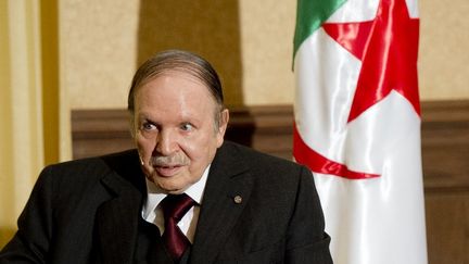 Abdelaziz Bouteflika lors d'une rencontre avec François Hollande à Alger en juin 2015. (ALAIN JOCARD / POOL)