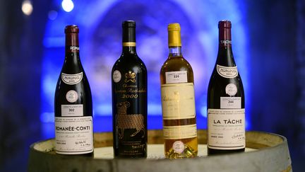 Ces Roman&eacute;e-Conti, Ch&acirc;teau Mouton Rothschild, Ch&acirc;teau d'Yquem et La T&acirc;che, issus de la cave de Matignon,&nbsp;ont &eacute;t&eacute; vendus aux ench&egrave;res, le 6 d&eacute;cembre 2013, &agrave; Paris. (ERIC FEFERBERG / AFP)