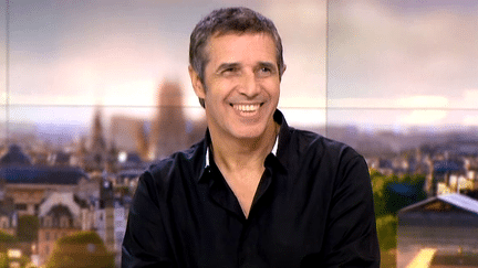 Julien Clerc invité au 20h de France 2 évoque sa carrière et sa nouvelle tournée
 (France 2 / Culturebox)