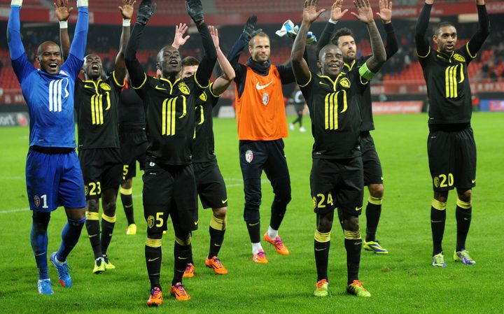 La joie des joueurs de Lille apr&egrave;s leur victoire &agrave; Valenciennes, le 30 novembre 2013.&nbsp; (FRANCOIS LO PRESTI / AFP)