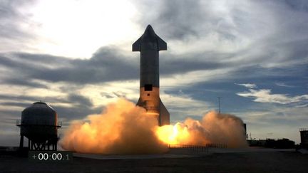 Le décollage de la fusée Starship de SpaceX, à Brownsville, au Texas (Etats-Unis), le 3 mars 2021.&nbsp; (JOSE ROMERO / SPACEX / AFP)