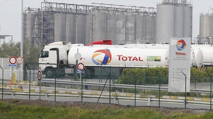 La raffinerie Total Petrochemical de Feluy&nbsp;(Belgique), le 26 octobre 2010. (MAXPPP)