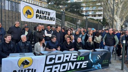 L'appel à manifester a été donné à l'occasion d'un rassemblement de soutien à Stéphane Ori devant le palais de justice de Bastia. (PATRICK VINCIGUERRA / RADIO FRANCE)