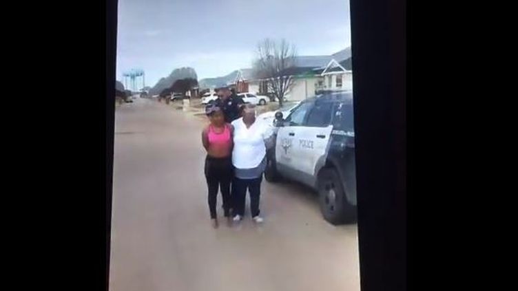 Video Aux Etats Unis Une Femme Noire Brutalement Arr T E Alors Qu