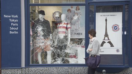 Des dégâts dans le centre-ville de Rennes (Ille-et-Vilaine), le 14 mai 2016 après les violences de la nuit. (DAMIEN MEYER / AFP)