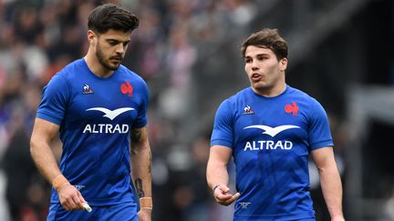 Romain Ntamack et Antoine Dupont ont été sélectionnés pour affronter l'Ecosse samedi, pour le deuxième match de préparation des Bleus à la Coupe du monde. (MILLEREAU PHILIPPE / AFP)