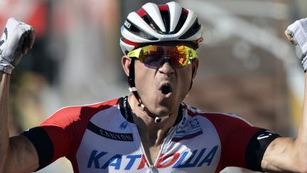 Alexander Kristoff (Katusha) les bras levés à St-Etienne (JEFF PACHOUD / AFP)