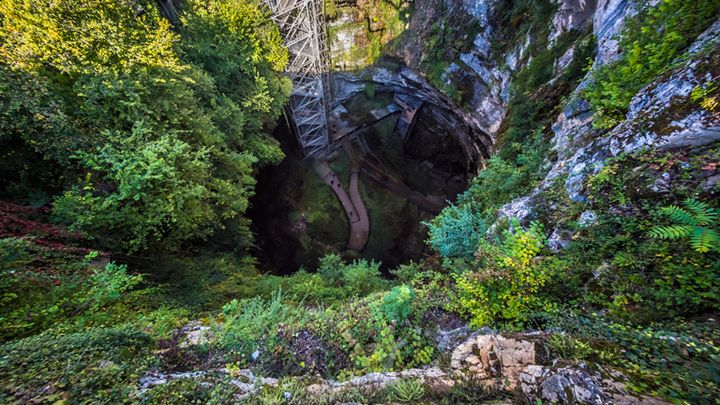 En Occitan, "Padirac" signifie "drac", ça veut dire le diable ! (GOUFFRE DE PADIRAC)