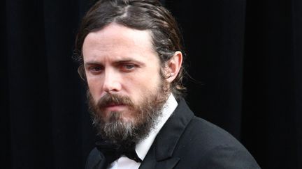 Casey Affleck arrive à la cérémonie des Oscars, le 25 janvier 2017, à Hollywood, en Californie.&nbsp; (TOMMASO BODDI / AFP)