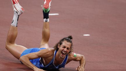 Contrairement à ce que cette photo laisse penser, ce monsieur est champion olympique de saut en hauteur.&nbsp; (ODD ANDERSEN / AFP)