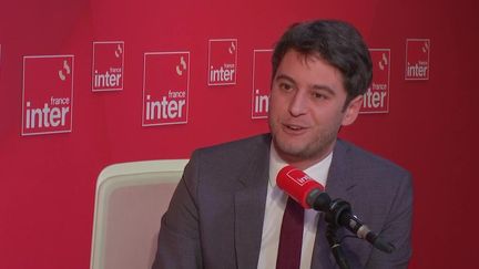 Gabriel Attal, le ministre des Comptes publics, invité de France Inter, vendredi 20 janvier 2023. (FRANCE INTER)