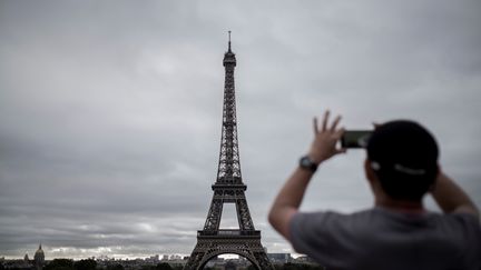 La Tour Eiffel, photographiée le 29 septembre 2016. (PHILIPPE LOPEZ / AFP)