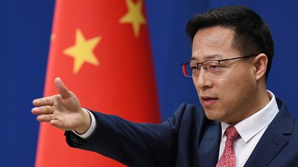 Le porte-parole du ministère des Affaires étrangères chinois, Zhao Lijan, lors d'une conférence de presse en avril 2020. (GREG BAKER / AFP)