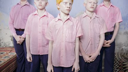 Premier prix cat&eacute;gorie "Portraits pos&eacute;s" : Un groupe de jeunes aveugles albinos &agrave; West Bengal (Inde), le 25 septembre 2013. (BRENT STIRTON / GETTY IMAGES)