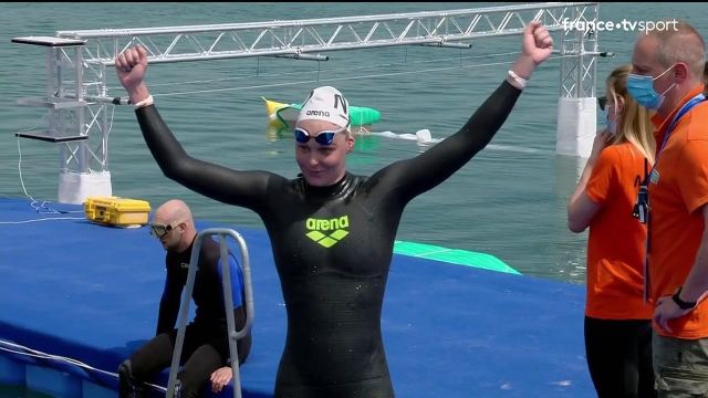  Sharon van Rouwendaal sacrée sur le 5 km eau libre dames ! La Néerlandaise remporte l'or ! La Française Océane Cassignol prend le bronze, la première médaille de ces Championnats d'Europe de natation, tandis que Lara Grangeon termine 4e.