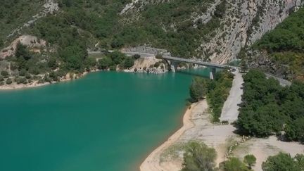 Moustiers-Sainte-Marie, dans les Alpes-de-Haute-Provence, est un village classé parmi les plus beaux de France. (CAPTURE ECRAN FRANCE 2)