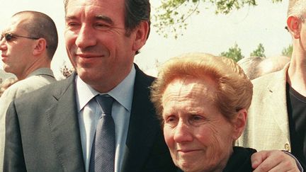 François Bayrou et sa maman Emma en 2002
 (BEP/SUD OUEST)